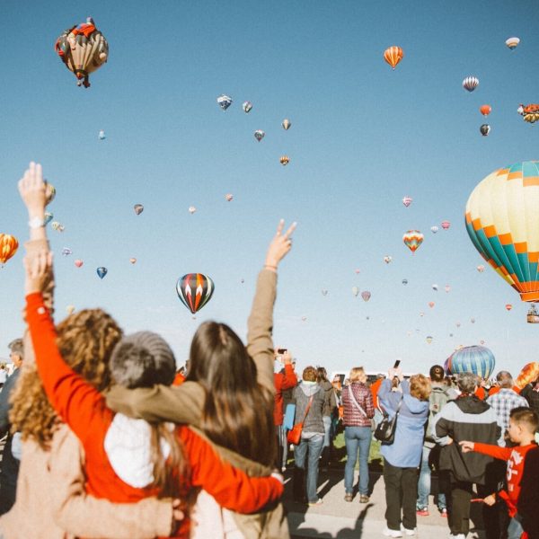 balloon-festival_t20_XQo2m9-1.jpg